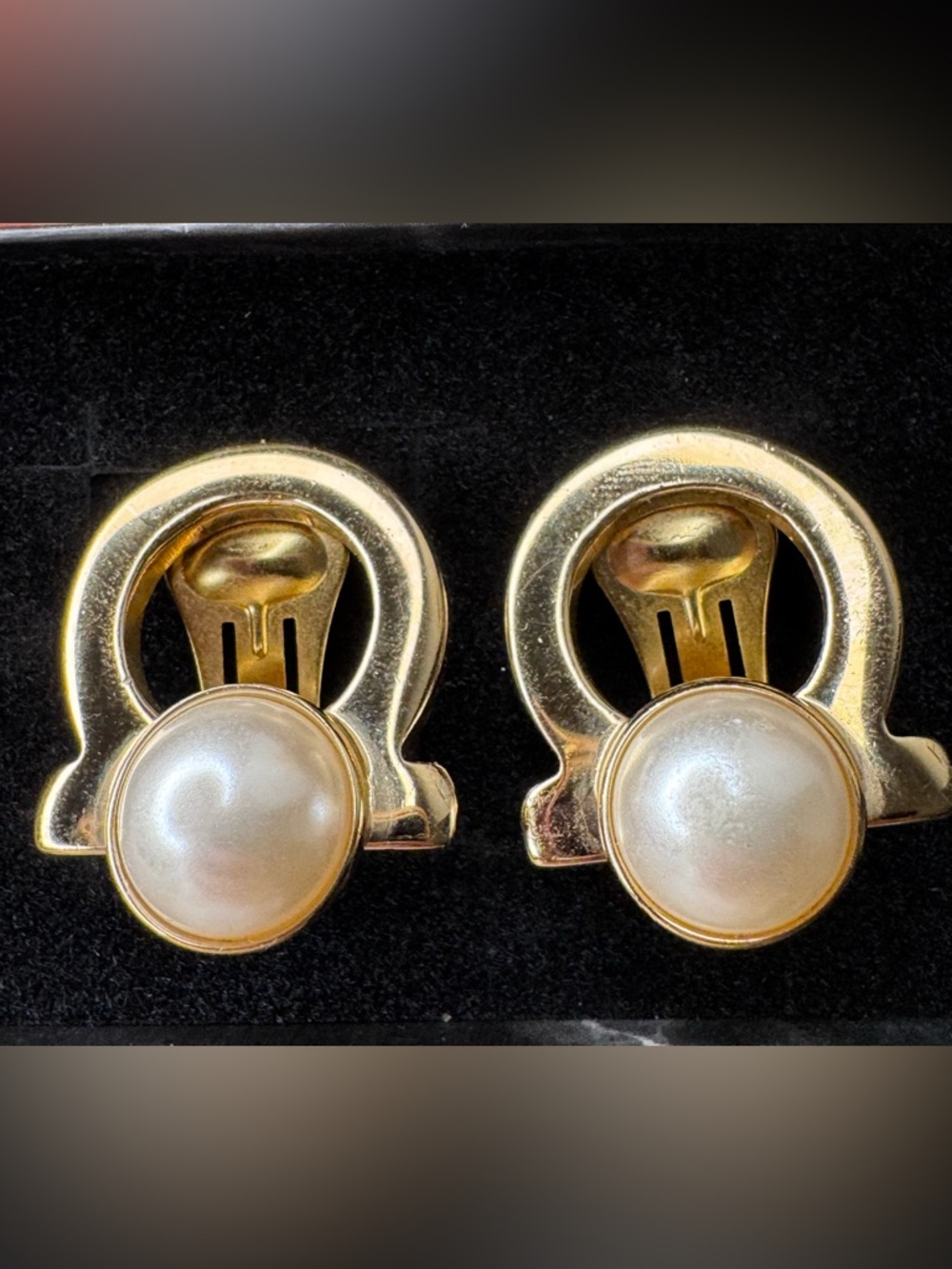 Ferragamo vintage Gancini pearl earrings with COA EUC - Picture 5 of 16